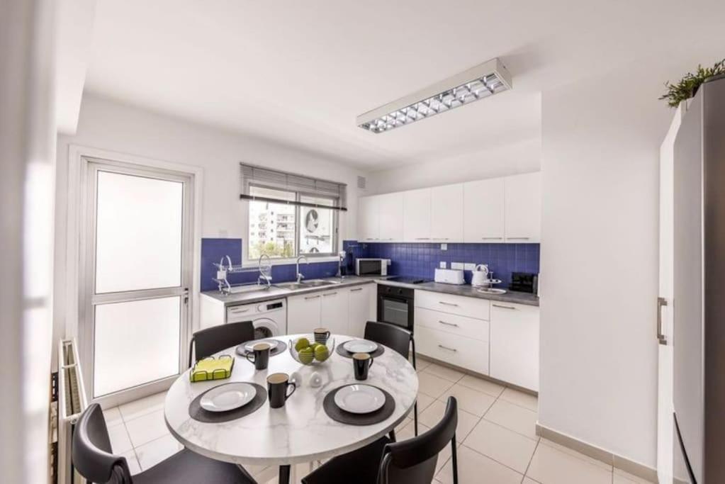 Luxurious Bright & Stylish 2Br With Office In Nicosia Apartment Exterior photo